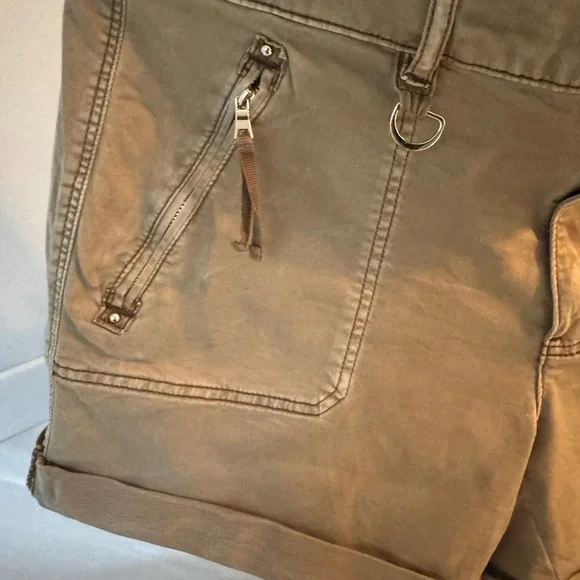 White House Black Market Tan Cargo Shorts Relaxed Fit - Picture 3 of 15